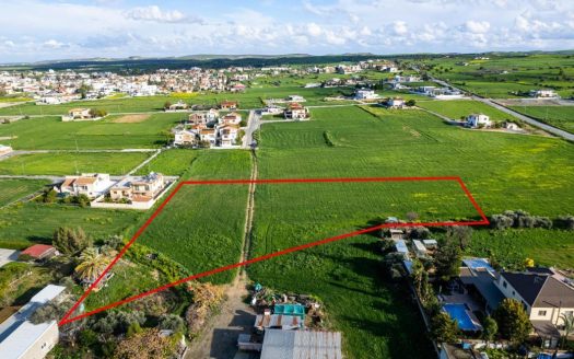 Shared residential field in Athienou, Larnaca